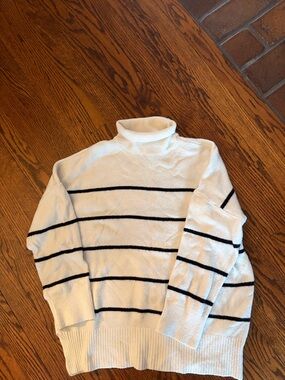 Abercrombie & Fitch White Turtleneck Sweater with Black Stripes